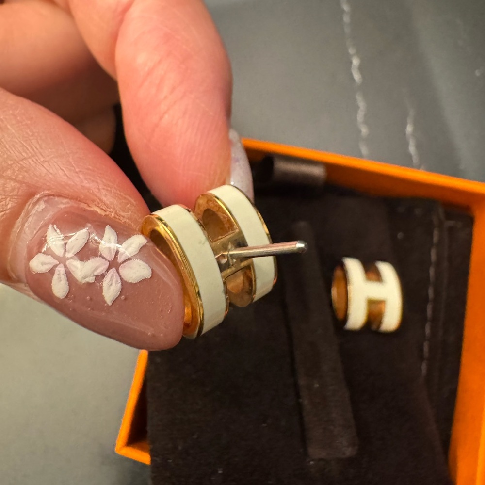 Hermes Pop H Gold and White Earrings - Picture 3 of 6